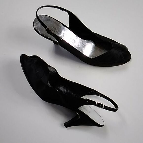 VTG, RED CROSSSKOES MADE IN  ITALY WOMEN'S SHOES SIZE 7 - Picture 1 of 11